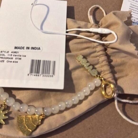 Ganni White beaded bracelet with gold charms - Picture 8 of 8